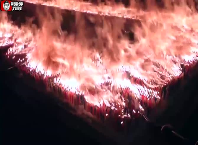Video :72,585 birthday candles are lit on one cake by members of a meditation center in New York!